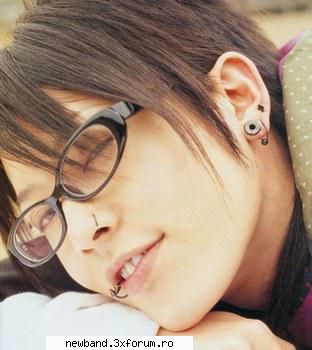 kawaii.... :rotfl:  :rotfl:  :rotfl: look-ul nou al lui miyavi